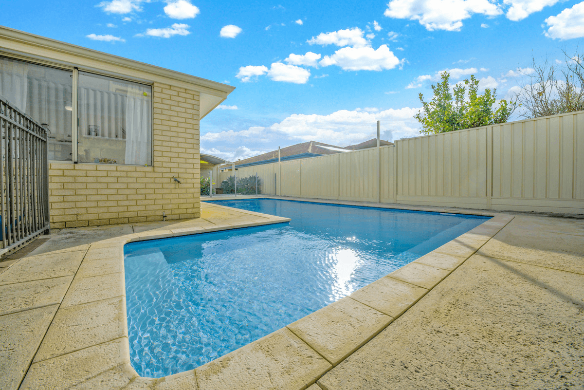 17 Maidstone Parade, SECRET HARBOUR, WA 6173