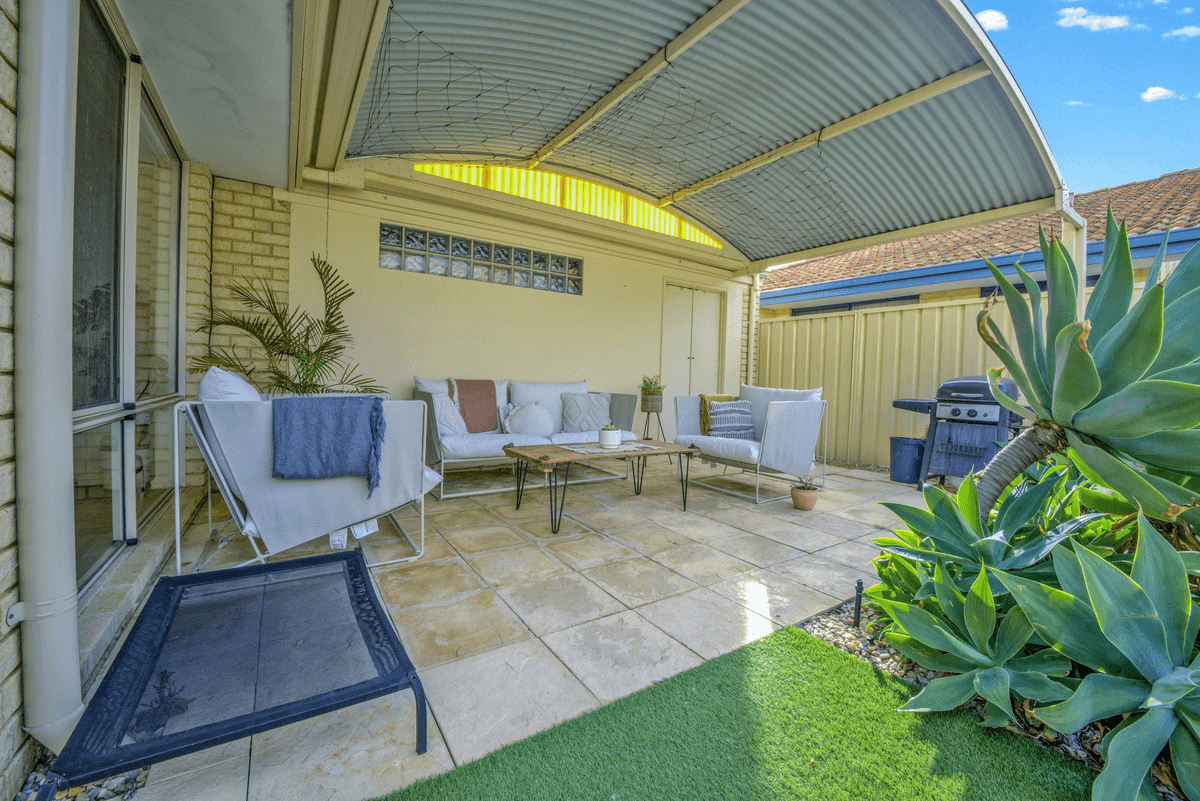 17 Maidstone Parade, SECRET HARBOUR, WA 6173