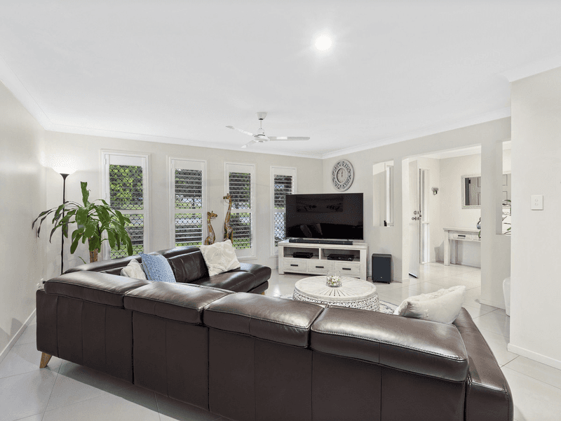 11 Witheren Circuit, PACIFIC PINES, QLD 4211