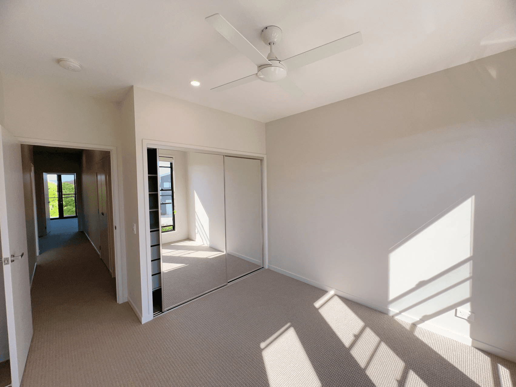 17/1 Lake Serenity Boulevard, HELENSVALE, QLD 4212