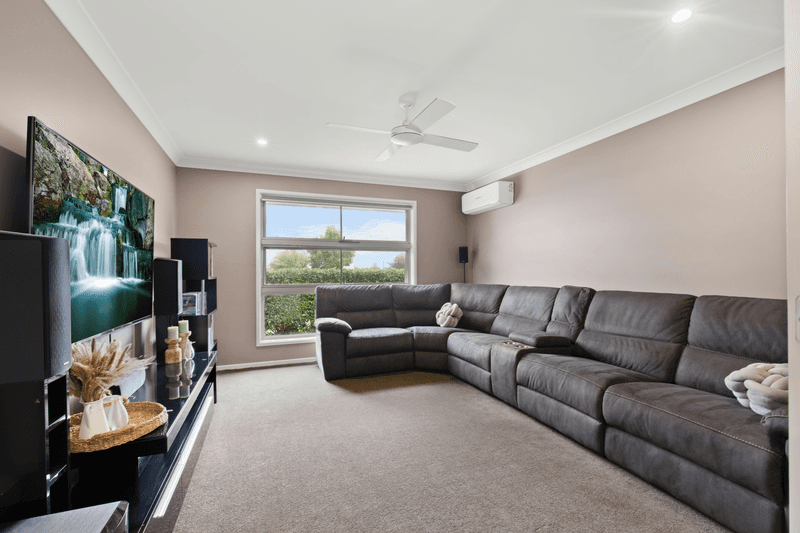 18 Jeffreys St, Caboolture South, QLD 4510