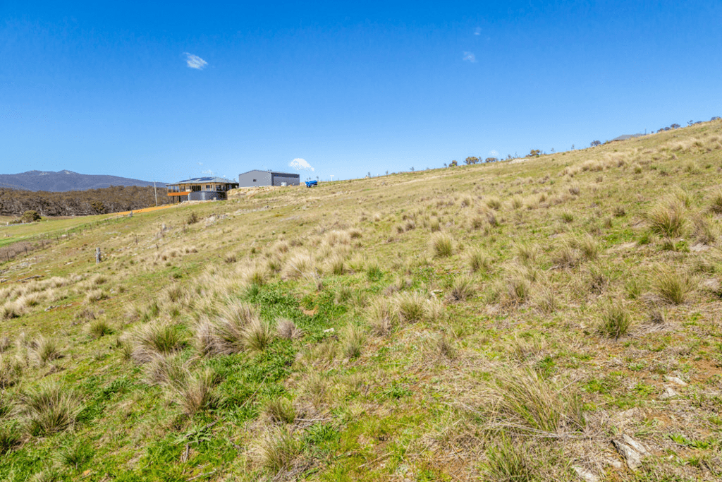 32 Captain Robertson Drive, BURRA, NSW 2620