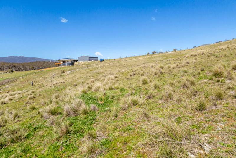 32 Captain Robertson Drive, BURRA, NSW 2620