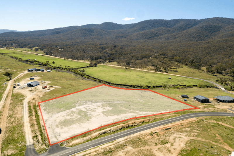 32 Captain Robertson Drive, BURRA, NSW 2620