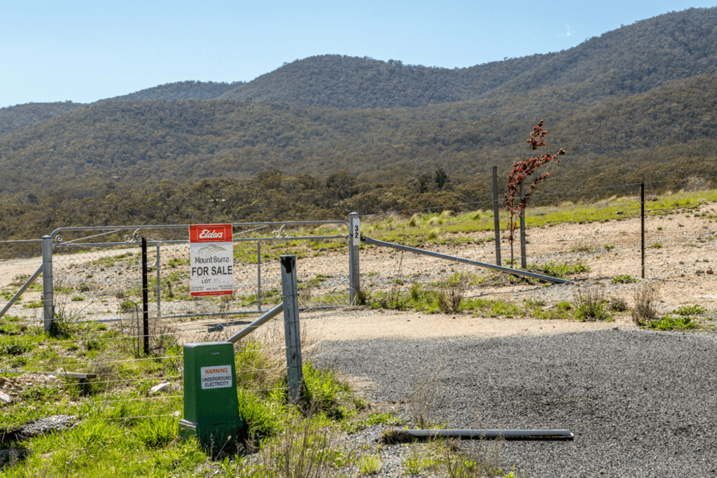 32 Captain Robertson Drive, BURRA, NSW 2620