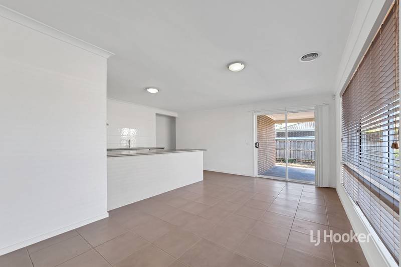 8 Misqa Avenue, POINT COOK, VIC 3030