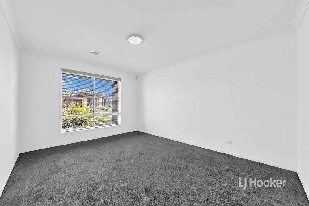 8 Misqa Avenue, POINT COOK, VIC 3030