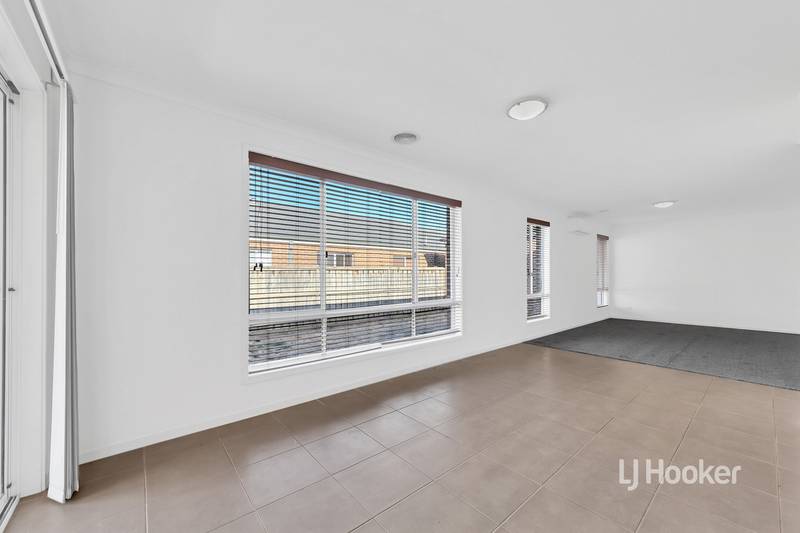 8 Misqa Avenue, POINT COOK, VIC 3030