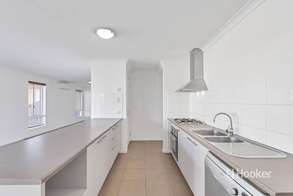 8 Misqa Avenue, POINT COOK, VIC 3030