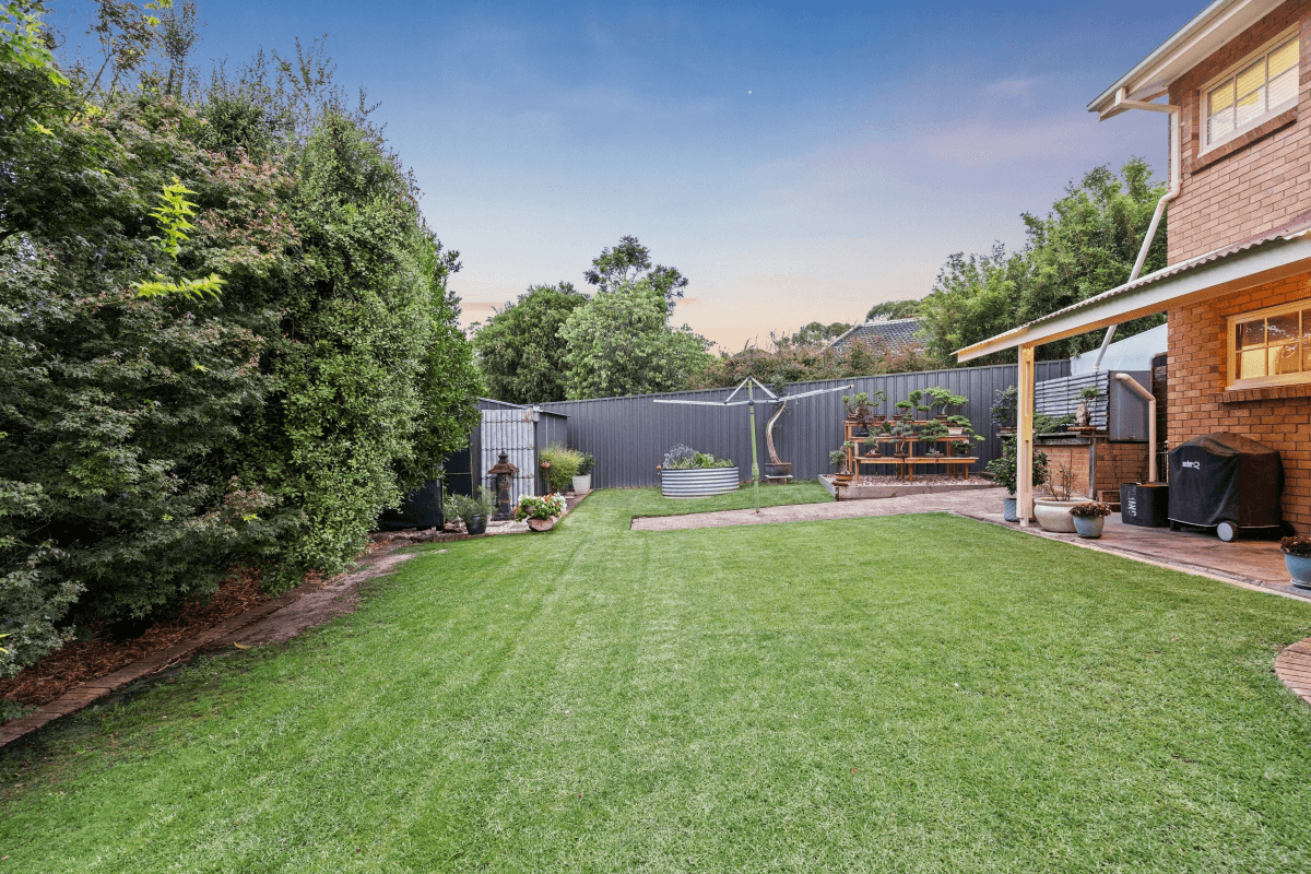 6 Broadmeadow Drive, FLAGSTAFF HILL, SA 5159