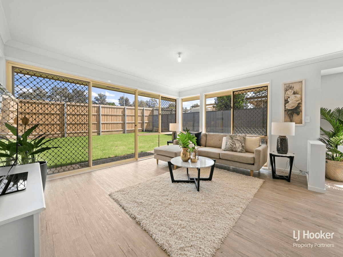 56 Solandra Crescent, CALAMVALE, QLD 4116