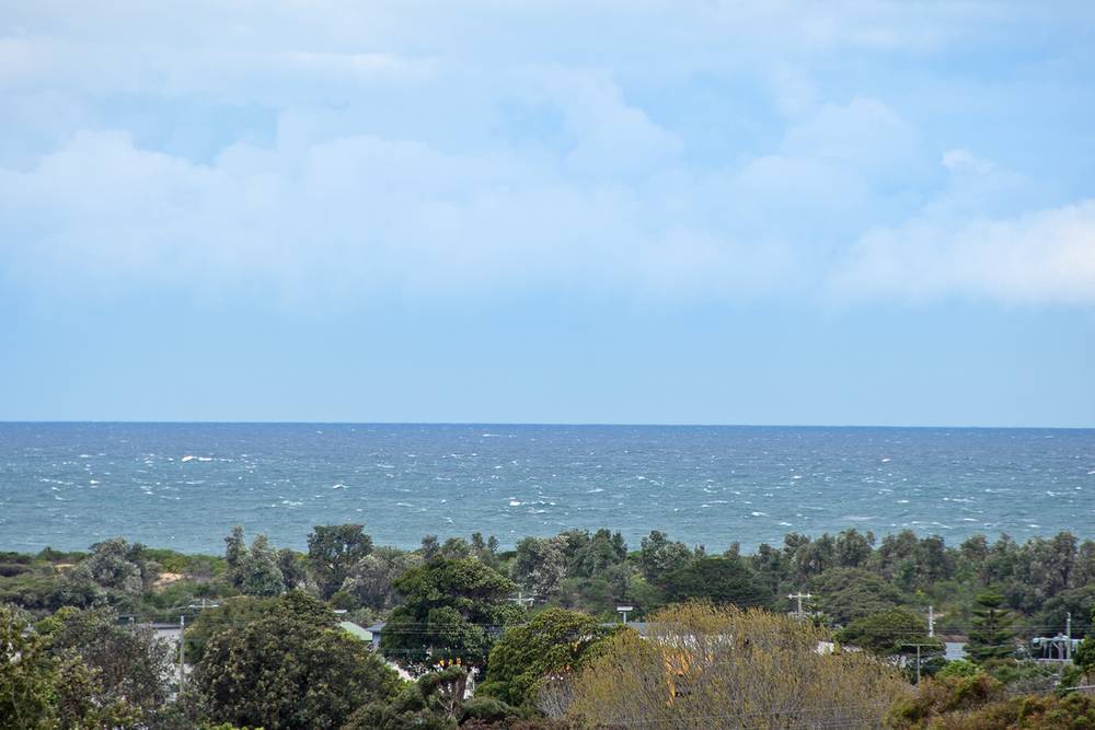 2 Alieca Rise, LAKES ENTRANCE, VIC 3909