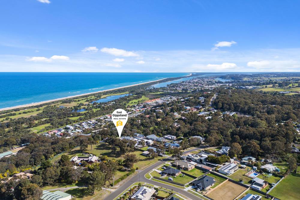 2 Alieca Rise, LAKES ENTRANCE, VIC 3909