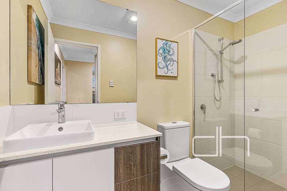 17/2 Lahinch Vista, Gnangara, WA 6077