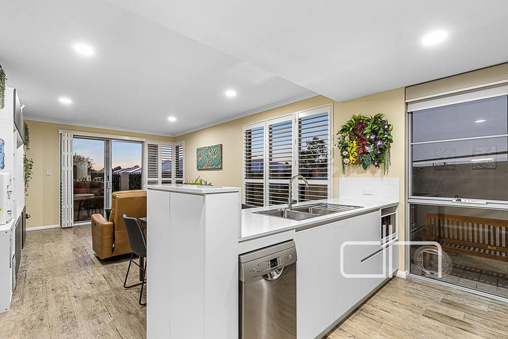 17/2 Lahinch Vista, Gnangara, WA 6077