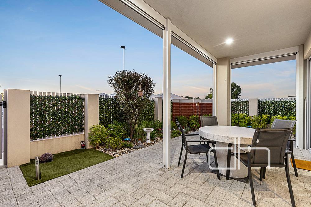 17/2 Lahinch Vista, Gnangara, WA 6077