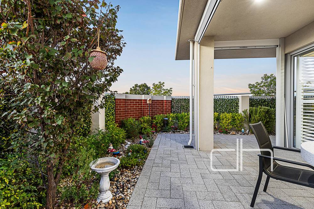 17/2 Lahinch Vista, Gnangara, WA 6077