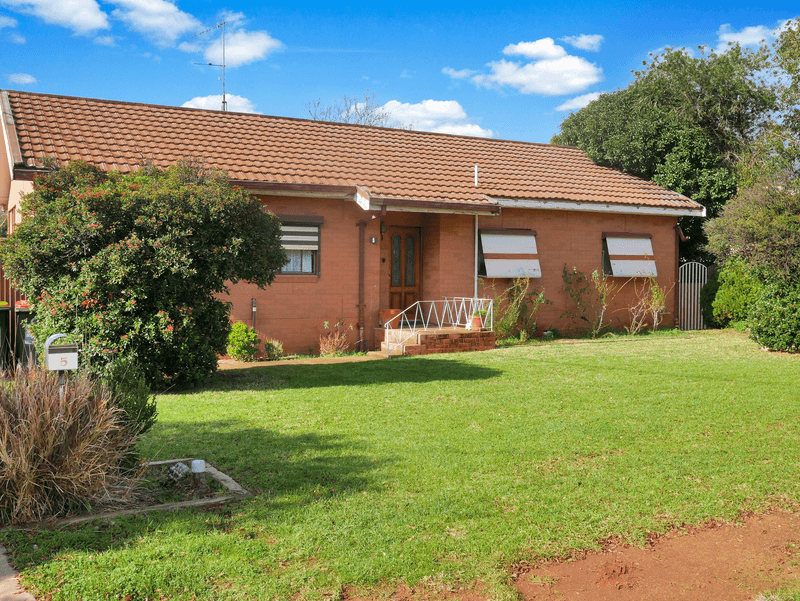 5 Banksia Avenue, LEETON, NSW 2705