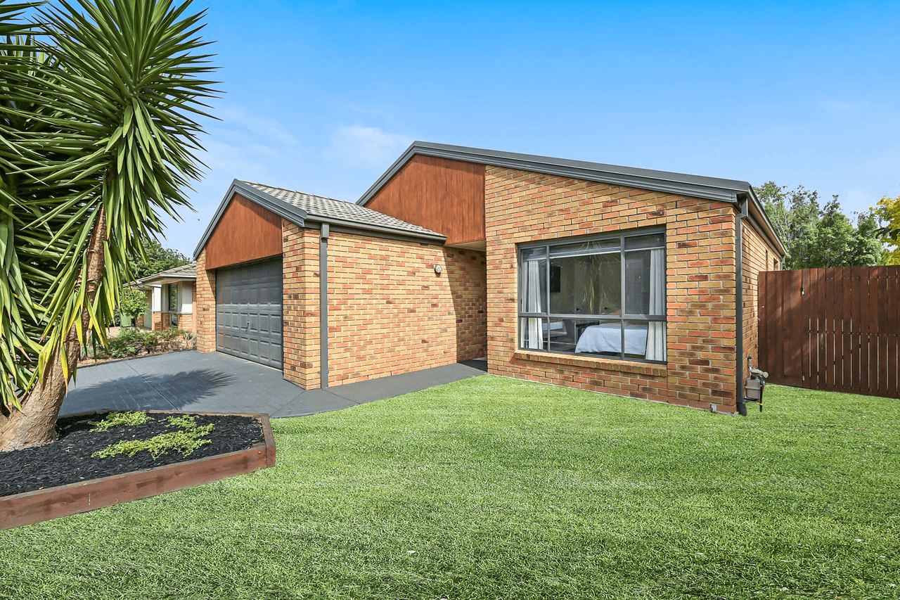 9 Retreat Circuit, BEACONSFIELD, VIC 3807