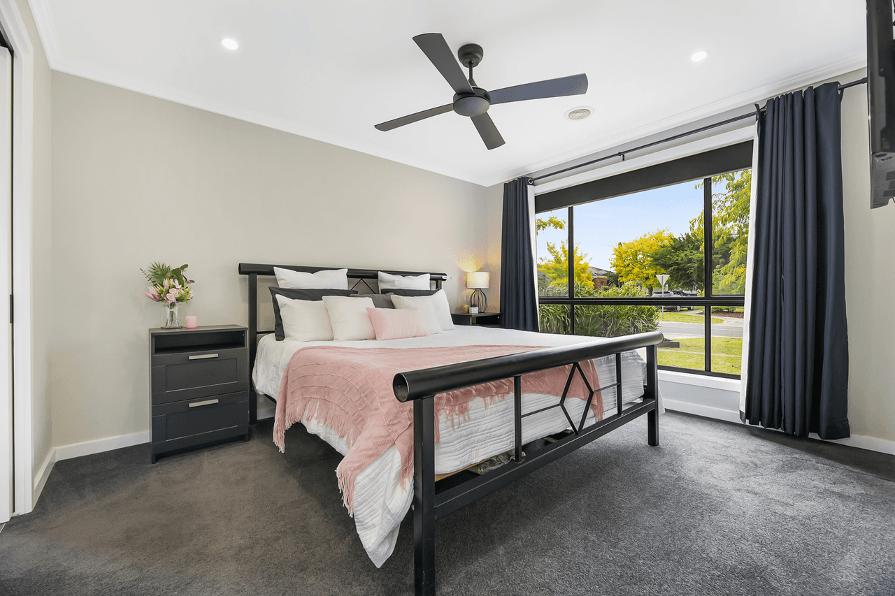 9 Retreat Circuit, BEACONSFIELD, VIC 3807