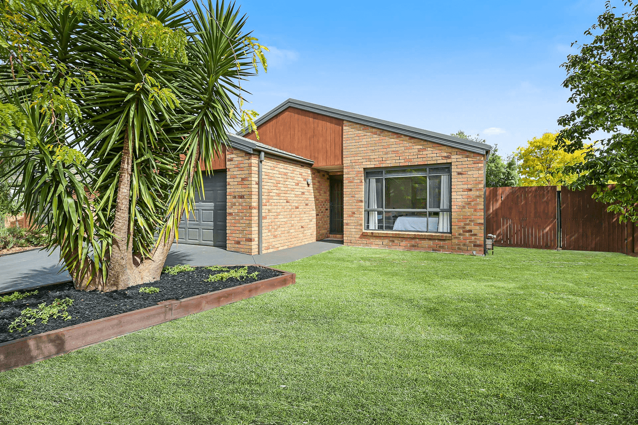 9 Retreat Circuit, BEACONSFIELD, VIC 3807