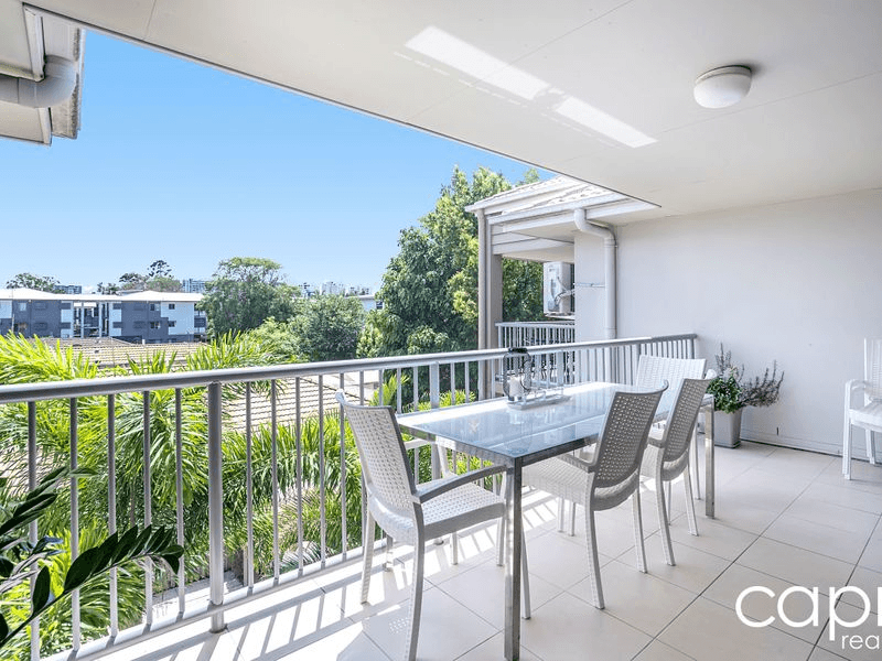 12/99 Muir Street, LABRADOR, QLD 4215