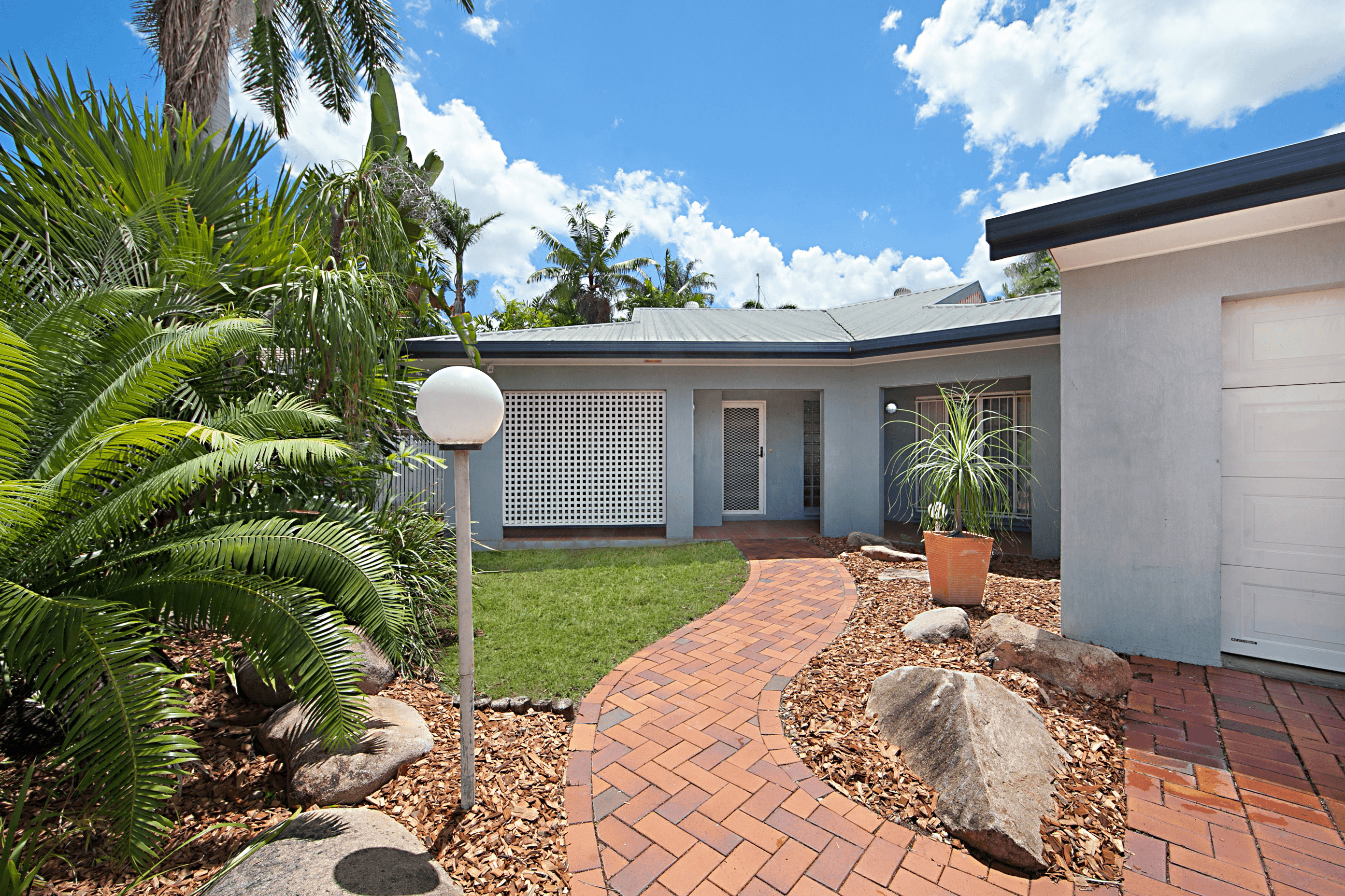 17 Raintree Way, KIRWAN, QLD 4817