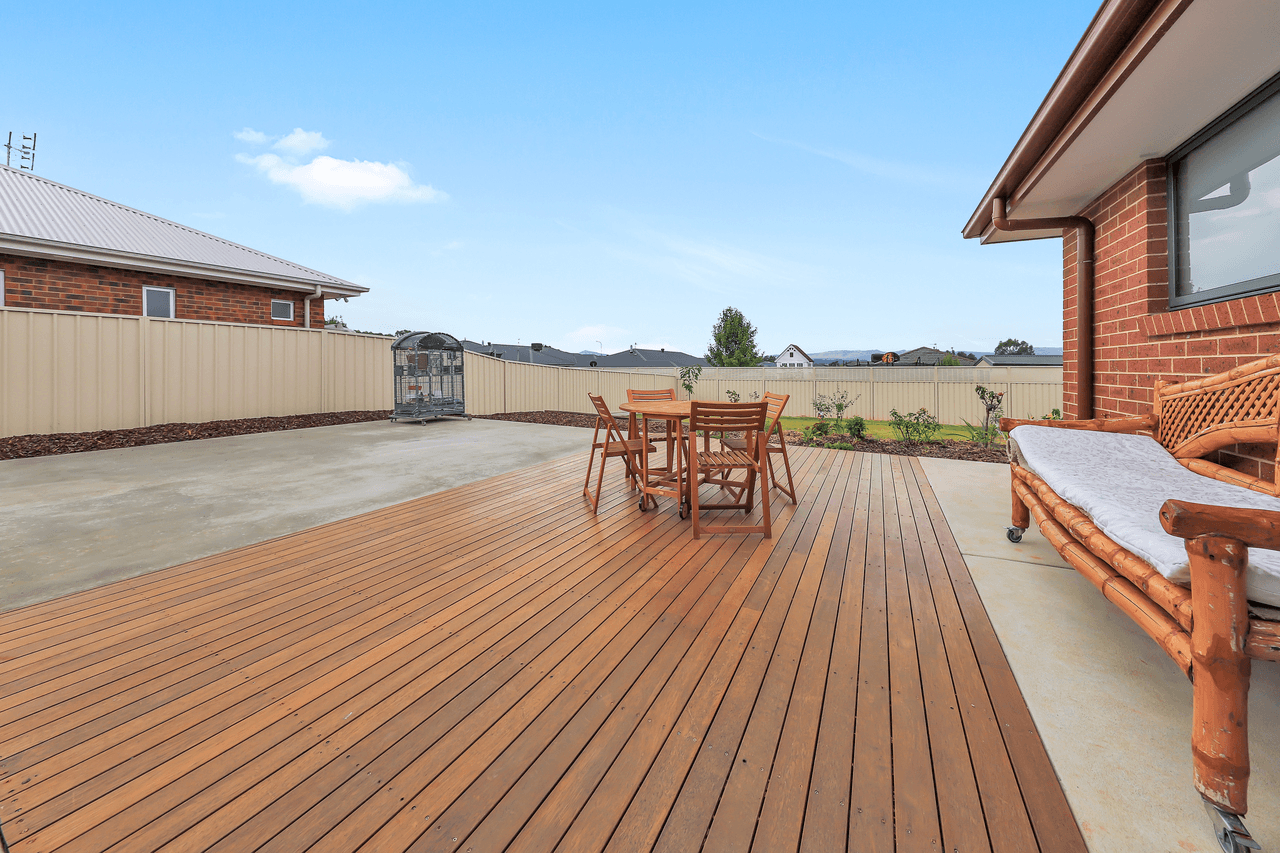 24 Jeffery Circuit, TUMUT, NSW 2720