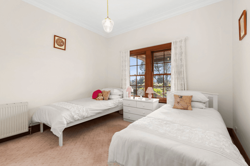 10 Blaxland Crescent, SUNSHINE BAY, NSW 2536