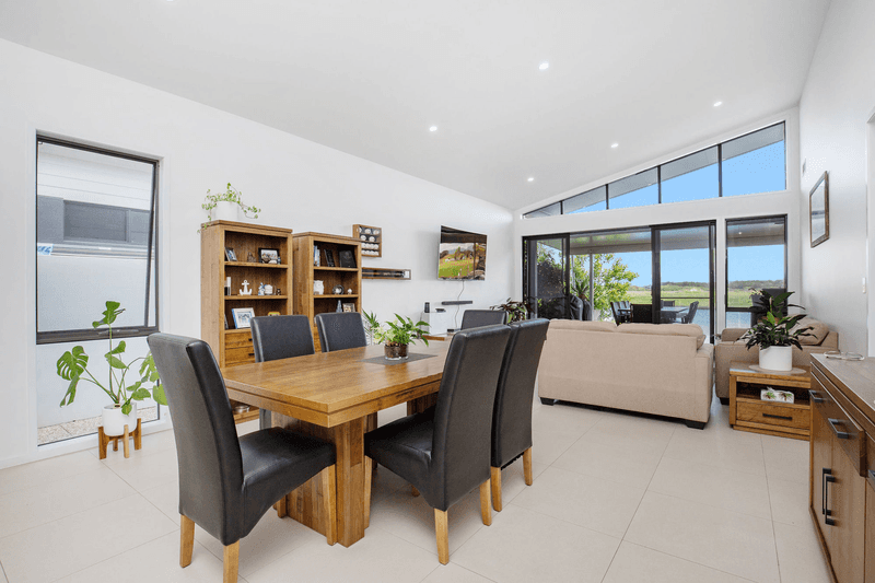 11 Paradise Parade, JACOBS WELL, QLD 4208