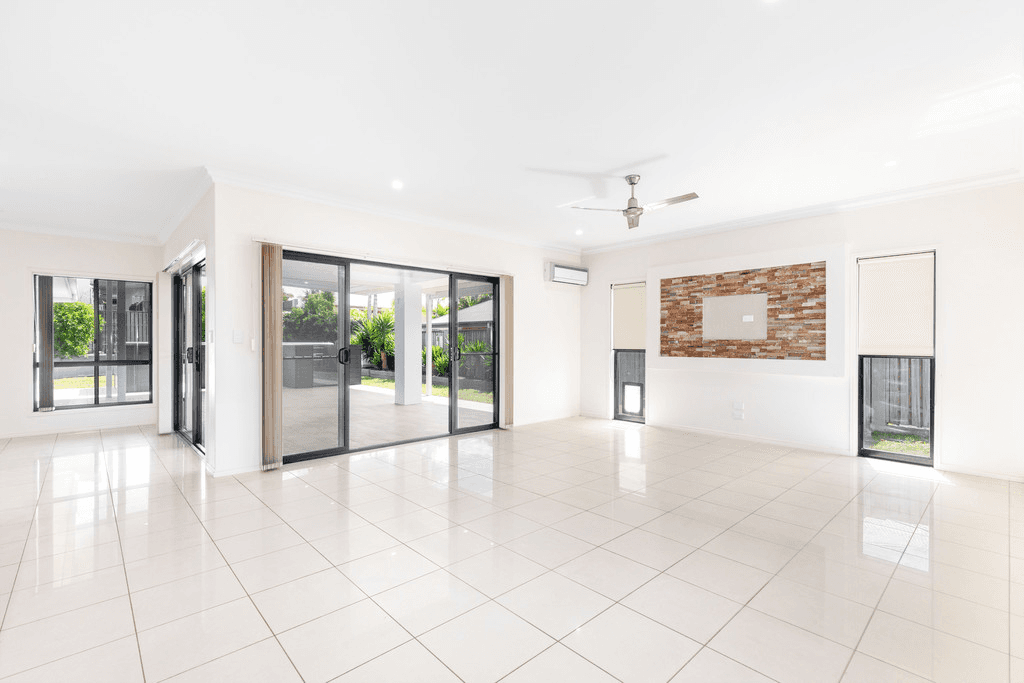 21 PARKLANDS Boulevard, WONDUNNA, QLD 4655