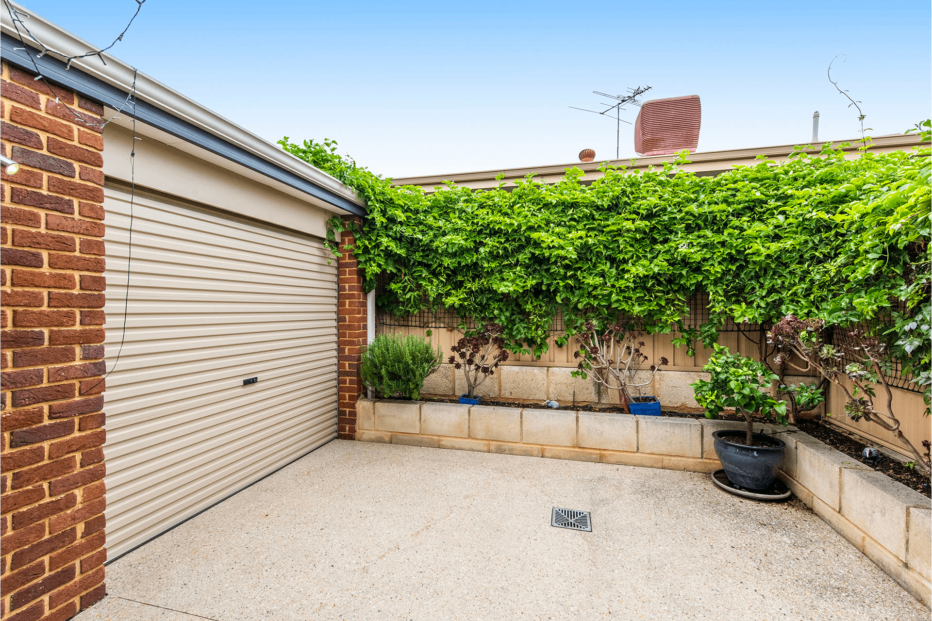 7 Gumina Place, Lake Coogee, WA 6166