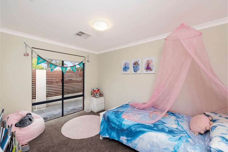 7 Gumina Place, Lake Coogee, WA 6166