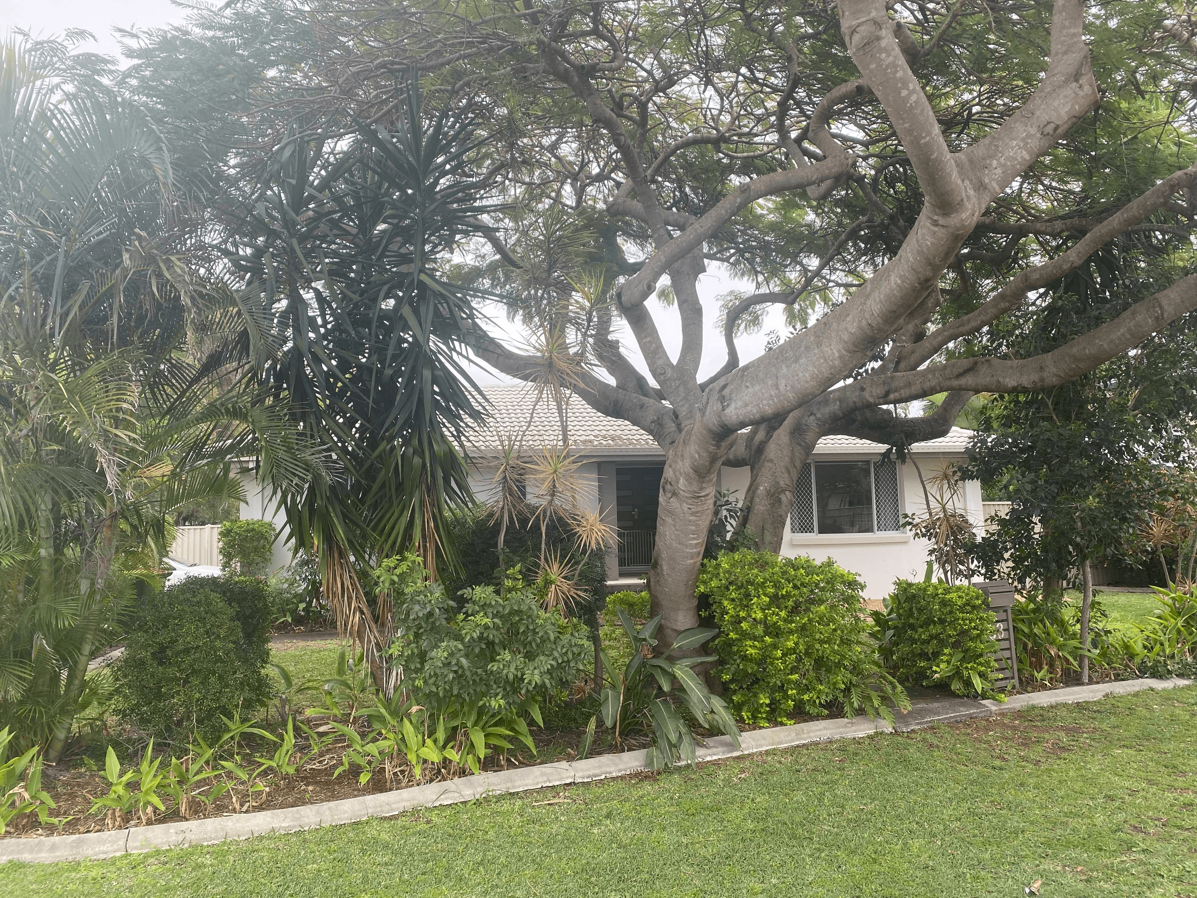 33 Gretel Drive, MERMAID WATERS, QLD 4218