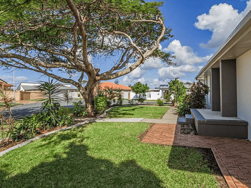 33 Gretel Drive, MERMAID WATERS, QLD 4218