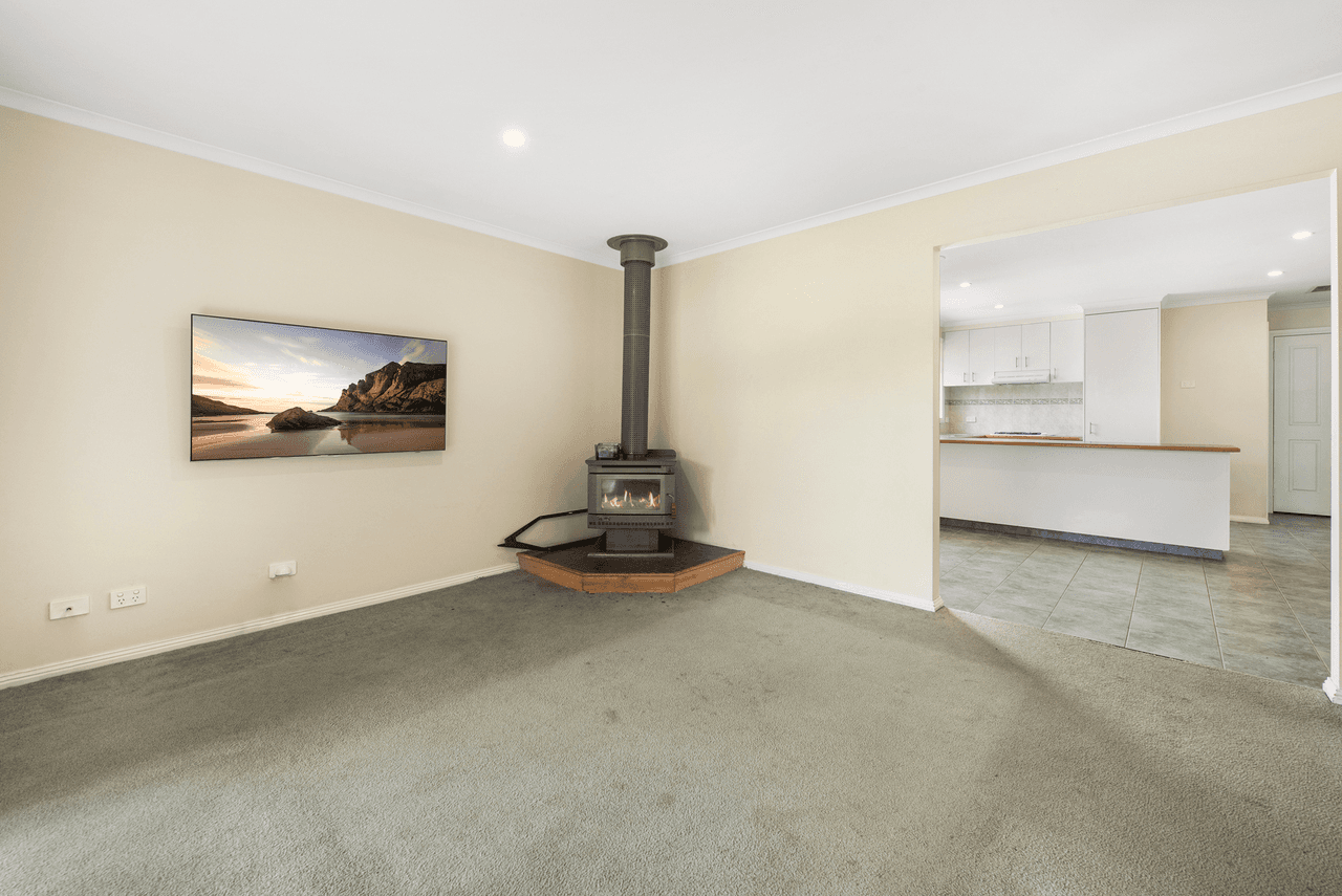 37 Adrian Drive, PAKENHAM, VIC 3810