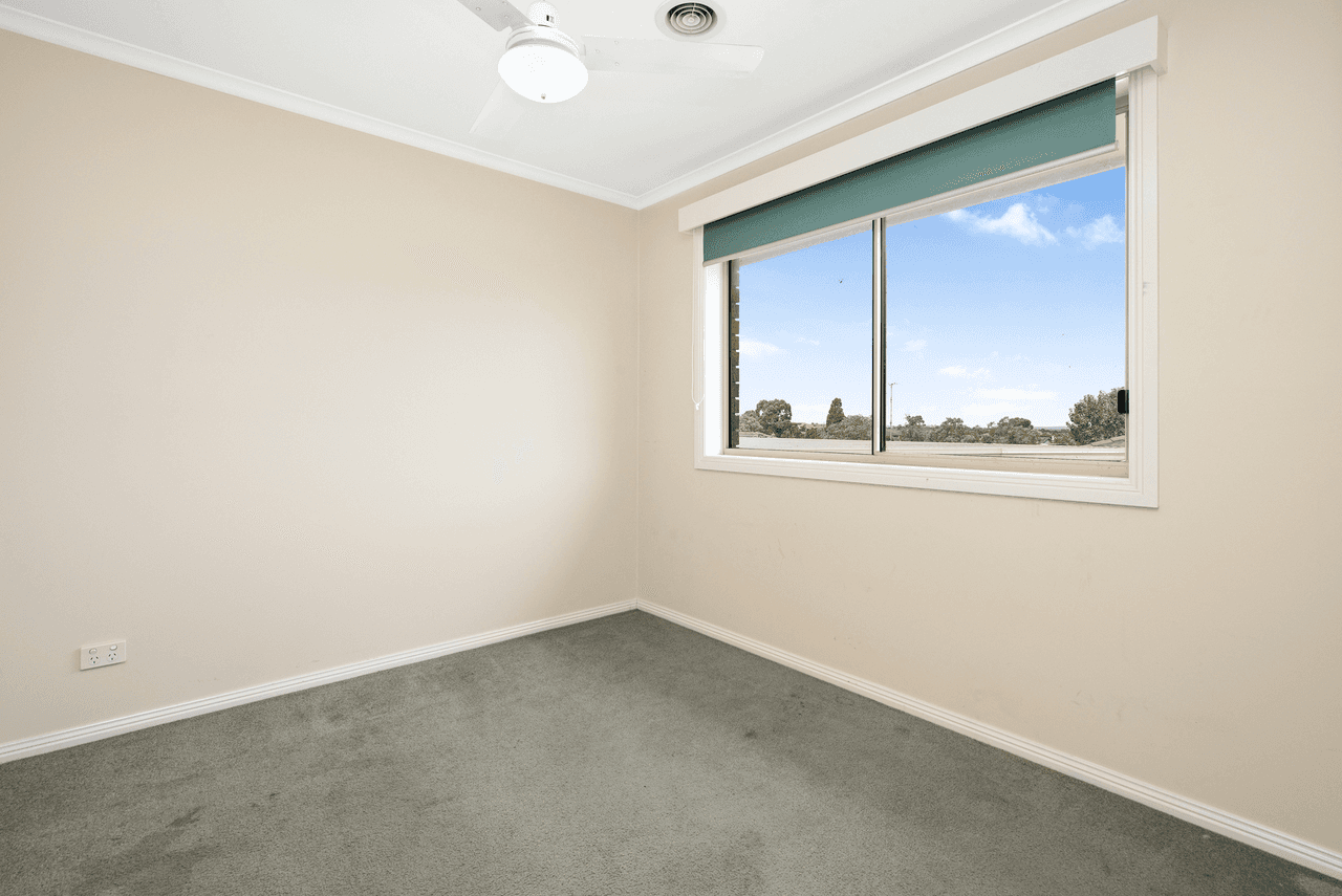 37 Adrian Drive, PAKENHAM, VIC 3810