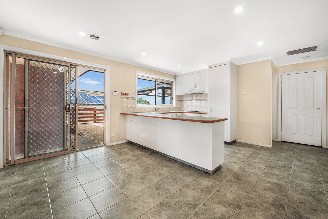 37 Adrian Drive, PAKENHAM, VIC 3810