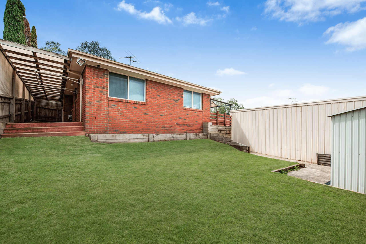 37 Adrian Drive, PAKENHAM, VIC 3810