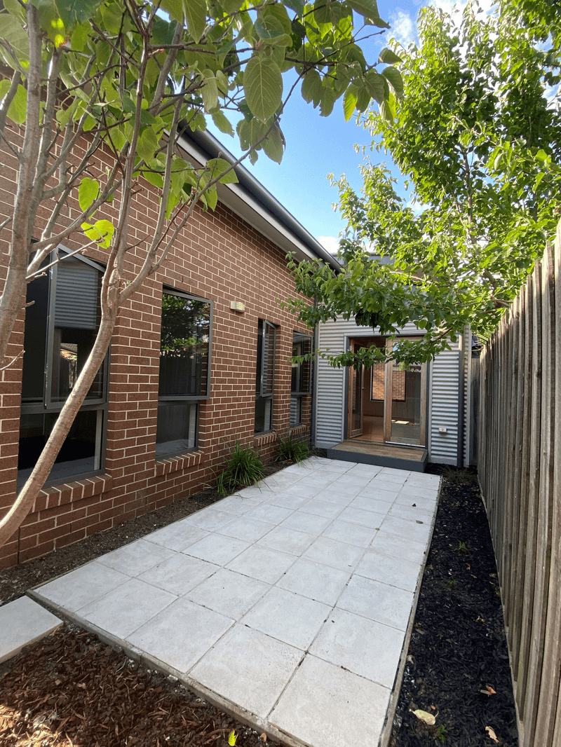 2/14 Swinburne Street, Rippleside, VIC 3215