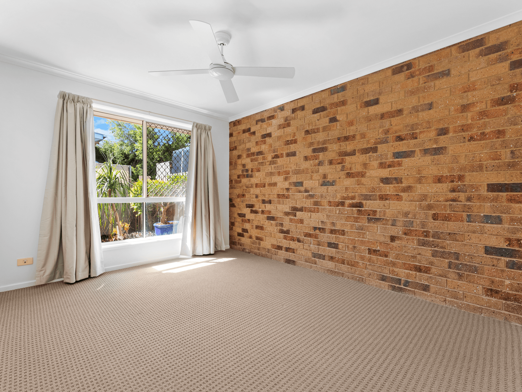 1/70-72 King Street, URANGAN, QLD 4655