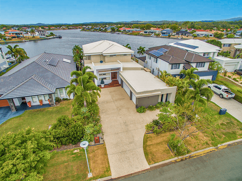 136 THE PENINSULA, HELENSVALE, QLD 4212