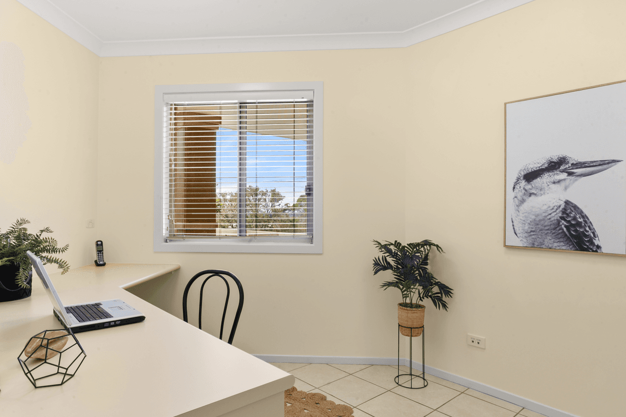 18 Davies Street, MOLLYMOOK, NSW 2539