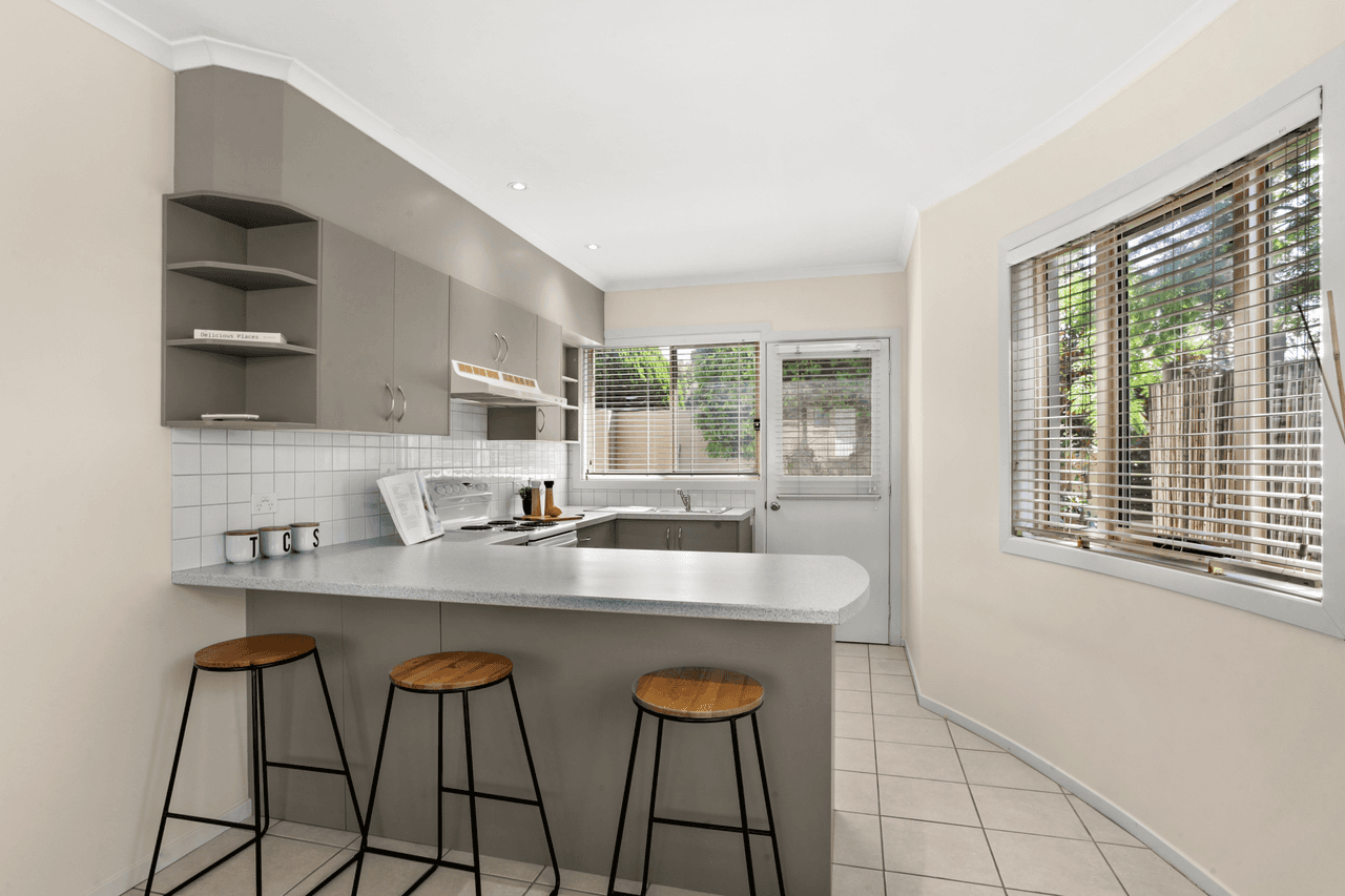 18 Davies Street, MOLLYMOOK, NSW 2539