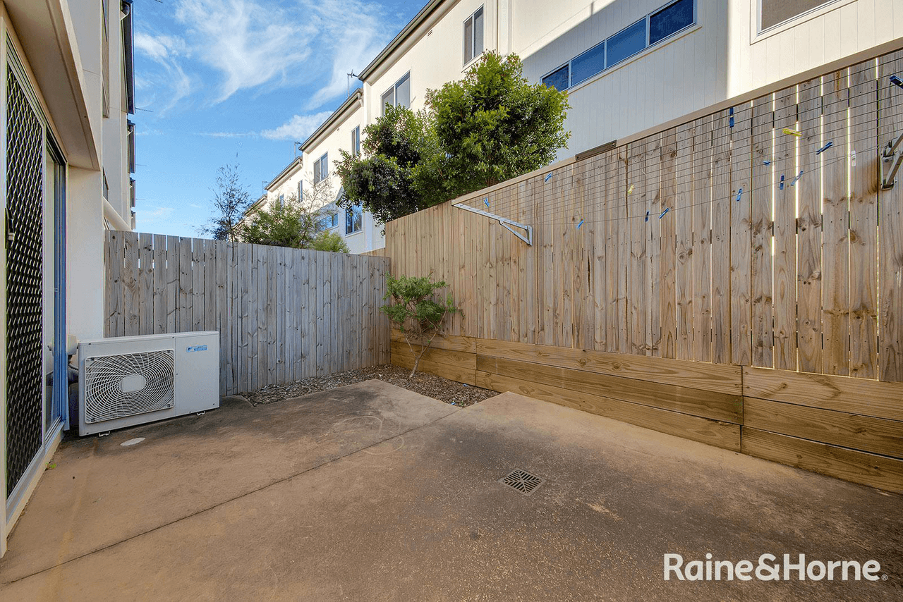 18/7 VIEW Street, WEST GLADSTONE, QLD 4680