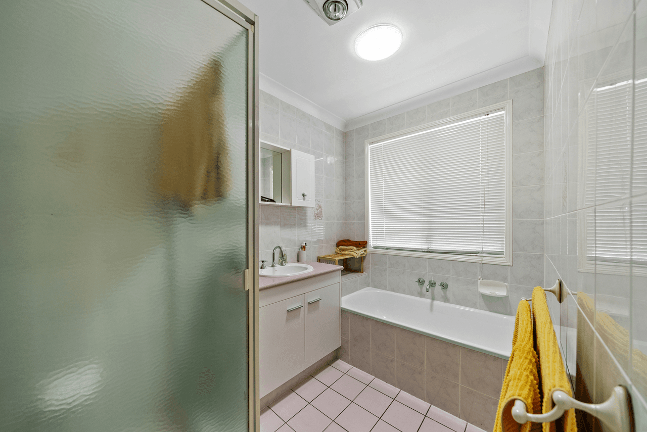 6 Bellona Court, PACIFIC PINES, QLD 4211