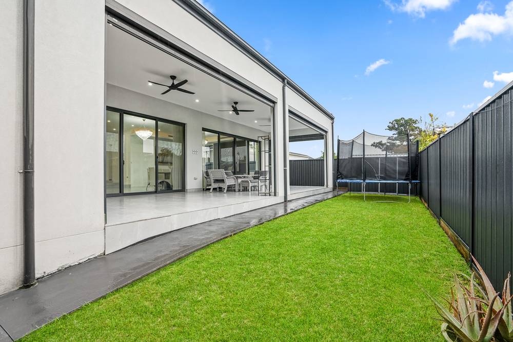 18 Dan Crescent, Colyton, NSW 2760