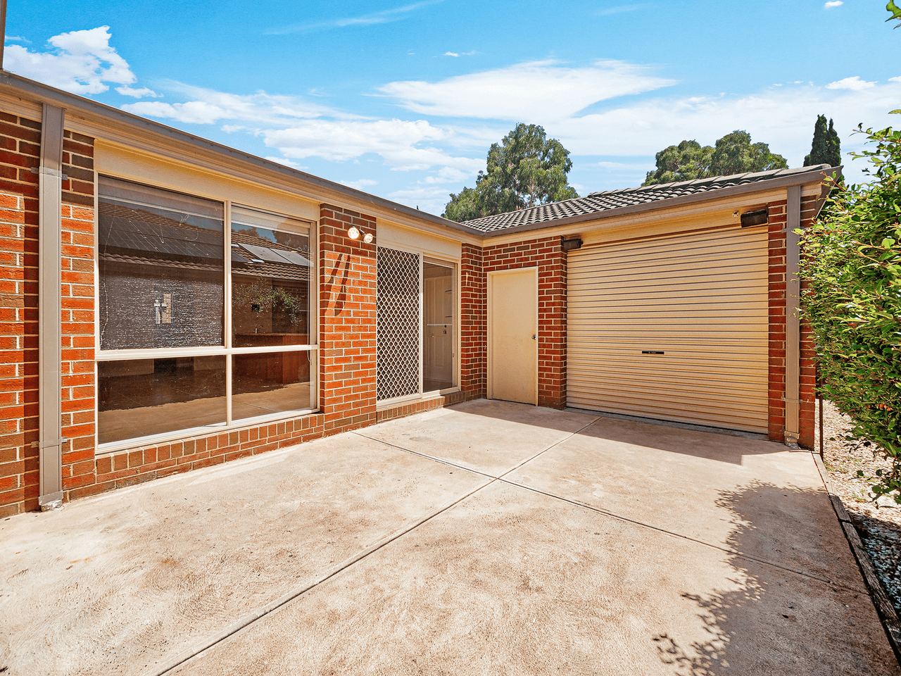 15 Yammerbook Way, CRANBOURNE EAST, VIC 3977