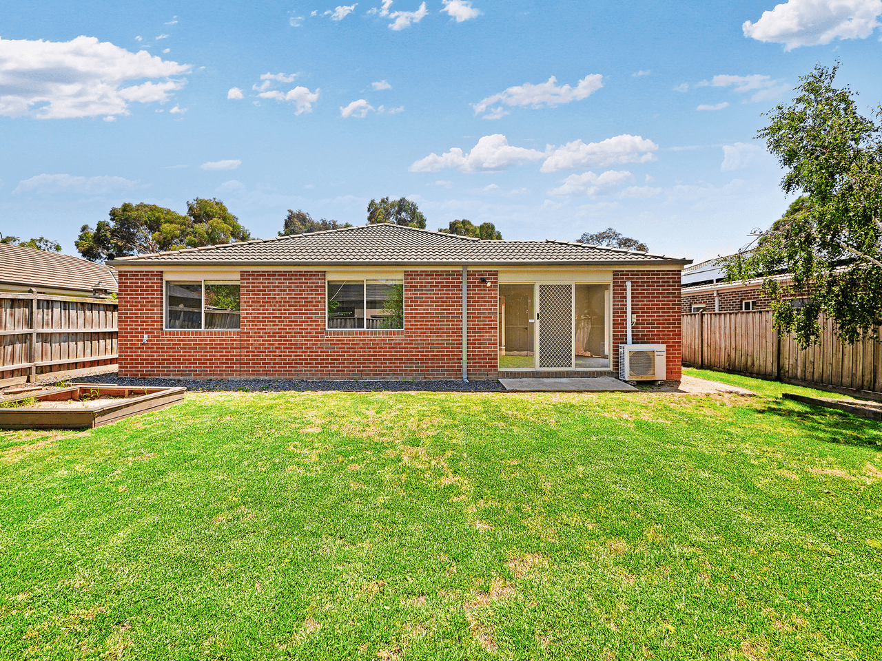 15 Yammerbook Way, CRANBOURNE EAST, VIC 3977