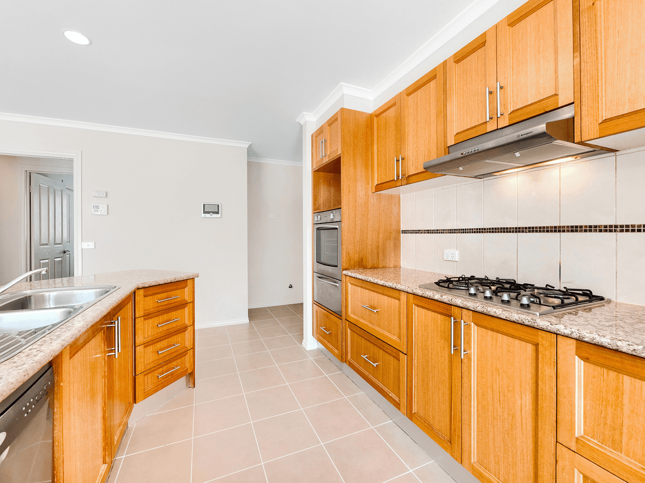 15 Yammerbook Way, CRANBOURNE EAST, VIC 3977